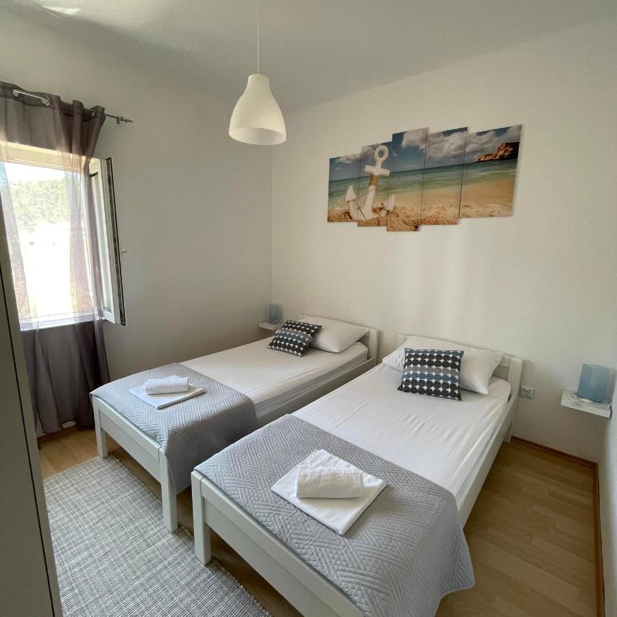 Apartman Emilija Vinisce Exterior photo