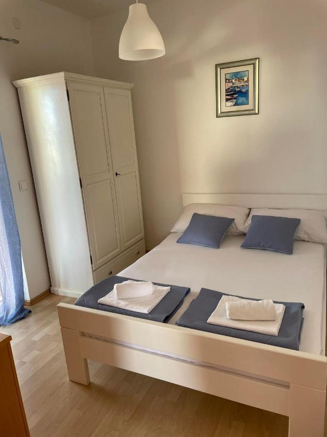Apartman Emilija Vinisce Exterior photo