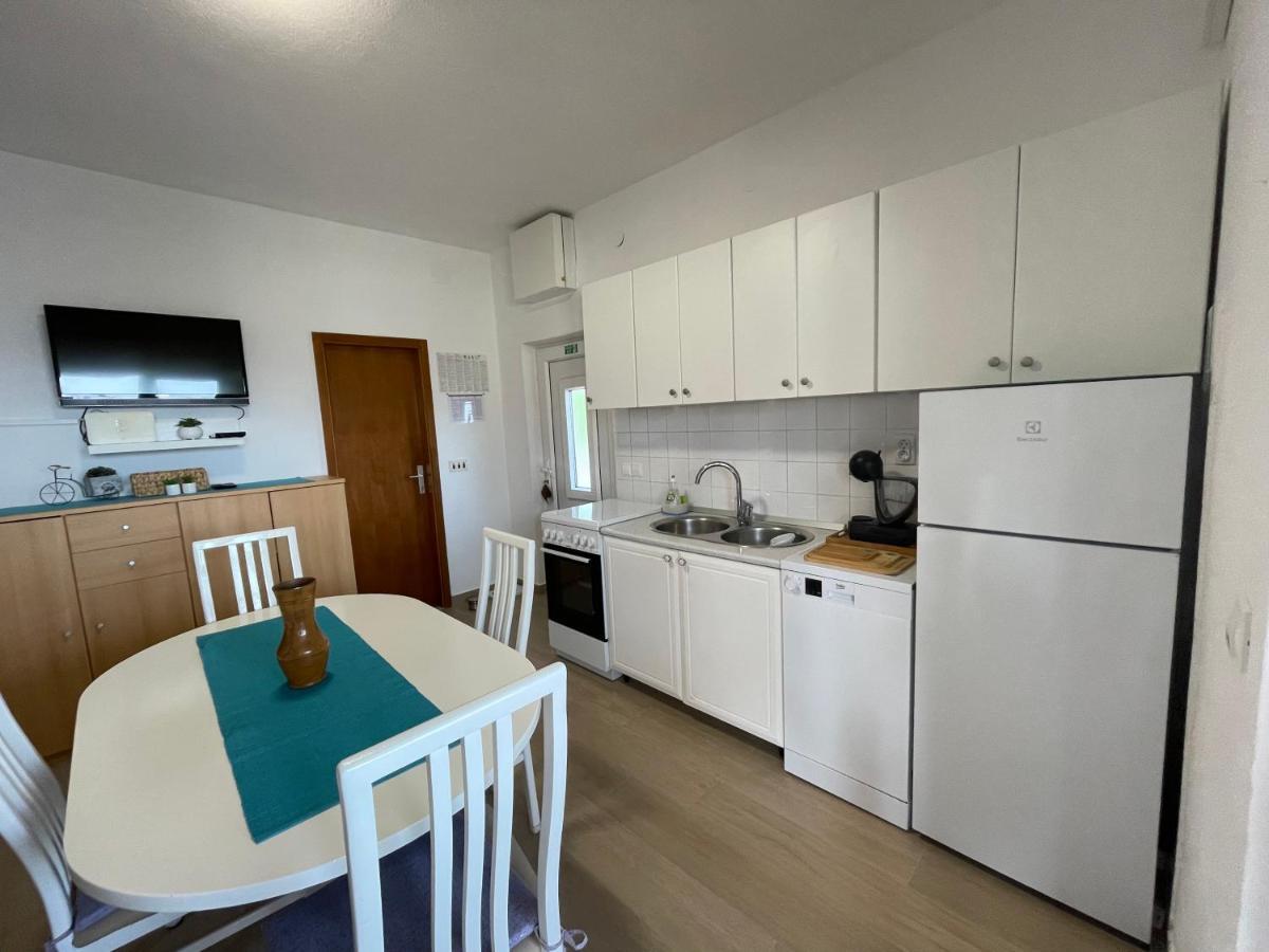 Apartman Emilija Vinisce Exterior photo